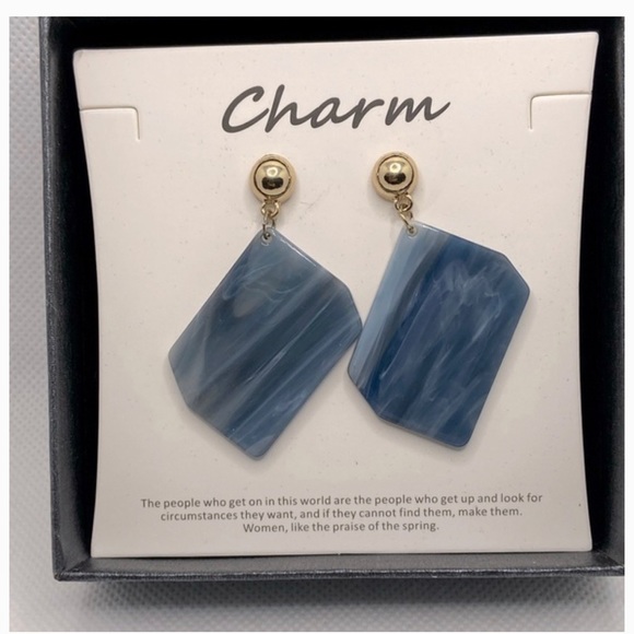 Beautiful Marble Quartz Stud Earrings - Picture 1 of 5